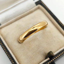 Load image into Gallery viewer, A plain yellow gold wedding band ring, in an antique ring box
