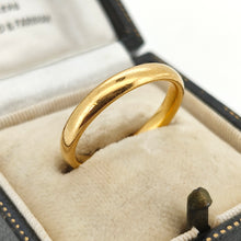 Load image into Gallery viewer, A plain yellow gold wedding band ring, in an antique ring box