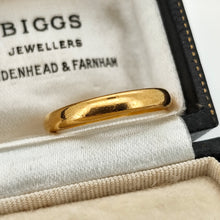 Load image into Gallery viewer, A plain yellow gold wedding band ring, in an antique ring box