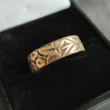 Load image into Gallery viewer, Antique 9ct Gold Embossed Band | Hallmarked Birmingham 1918 in box