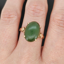 Load image into Gallery viewer, Vintage 14k Gold Nephrite Jade Solitaire Ring