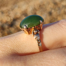Load image into Gallery viewer, Vintage 14k Gold Nephrite Jade Solitaire Ring