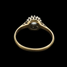 Load image into Gallery viewer, Vintage 18ct Gold Moonstone and Diamond Cluster Ring