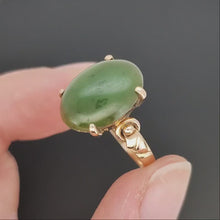 Load and play video in Gallery viewer, Vintage 14k Gold Nephrite Jade Solitaire Ring