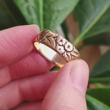 Load and play video in Gallery viewer, Antique 9ct Gold Embossed Band | Hallmarked Birmingham 1918