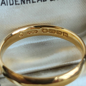 Art Deco 22ct Gold Wedding Band close-up of hallmark