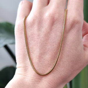 Antique 9ct Yellow Gold 14" Snake Chain in hand