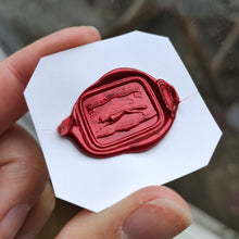 Load image into Gallery viewer, Victorian 15ct Gold Cased Chalcedony Fob Seal &quot;Yoicks Tally Ho&quot;
