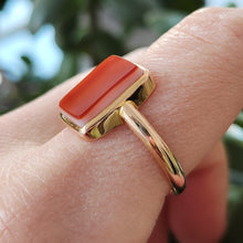 Load image into Gallery viewer, Victorian 15ct Gold Agate Tablet Ring modelled
