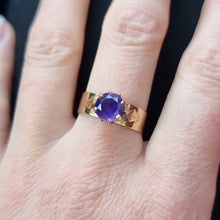 Load image into Gallery viewer, Vintage 9ct Gold Solitaire Synthetic Colour Change Sapphire Ring modelled
