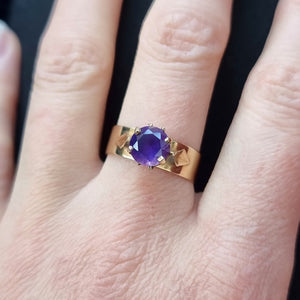 Vintage 9ct Gold Solitaire Synthetic Colour Change Sapphire Ring modelled