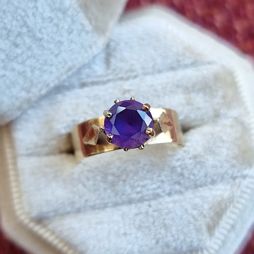 Vintage 9ct Gold Solitaire Synthetic Colour Change Sapphire Ring in box