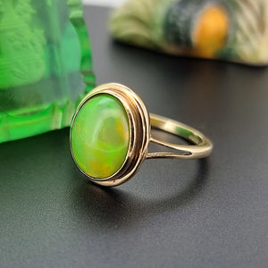 Vintage 9ct Gold Yellow-Green Opal Ring side