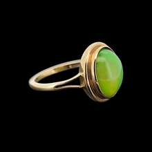 Load image into Gallery viewer, Vintage 9ct Gold Yellow-Green Opal Ring side
