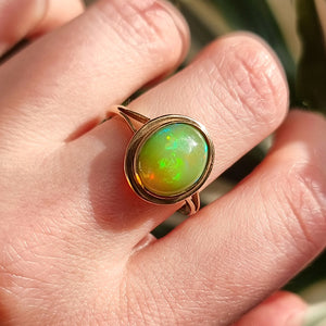 Vintage 9ct Gold Yellow-Green Opal Ring modelled