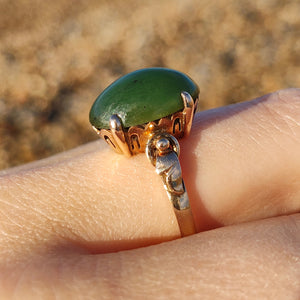 Vintage 14k Gold Nephrite Jade Solitaire Ring