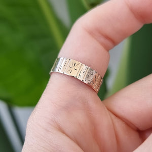 Victorian 9ct Gold Patterned Wedding Band | Hallmarked London 1875 modelled