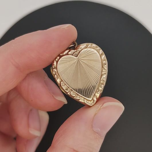 Art Deco 9ct Gold Back & Front Heart Shaped Locket video