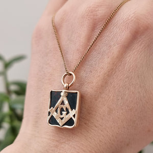 Art Deco 9ct Gold Masonic Bloodstone & Carnelian Pendant with chain